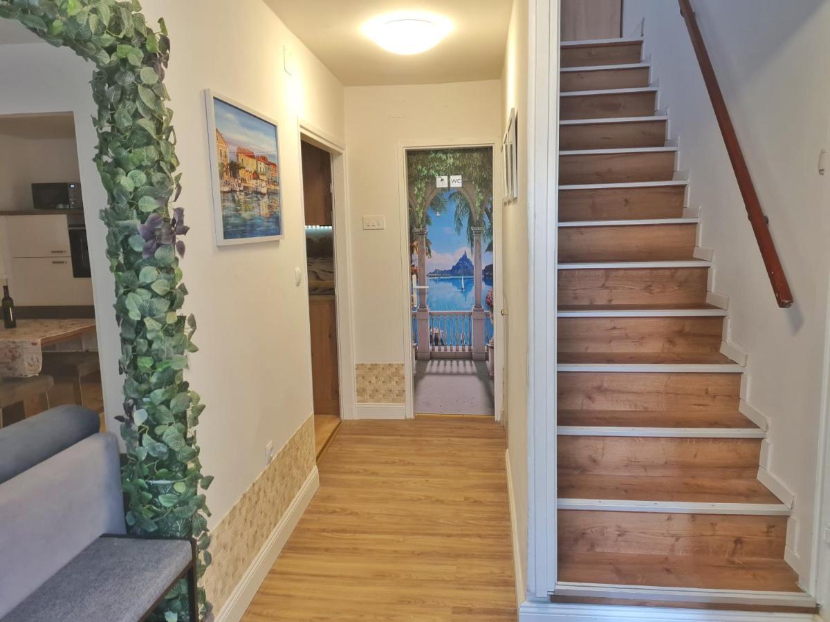 Holiday Place Veli Dvor - Vacation House With Private Garden In Old Town Punat Exterior photo
