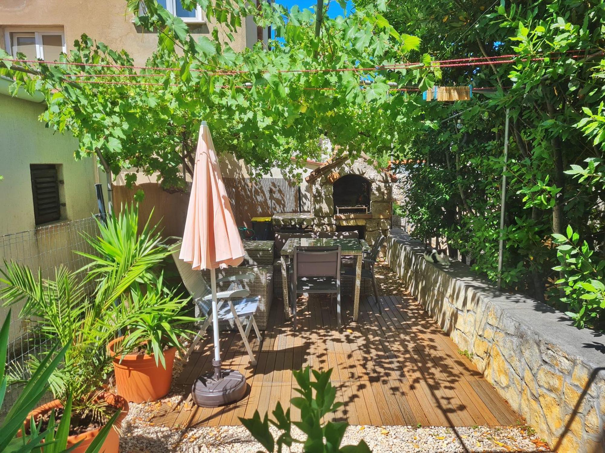 Holiday Place Veli Dvor - Vacation House With Private Garden In Old Town Punat Exterior photo
