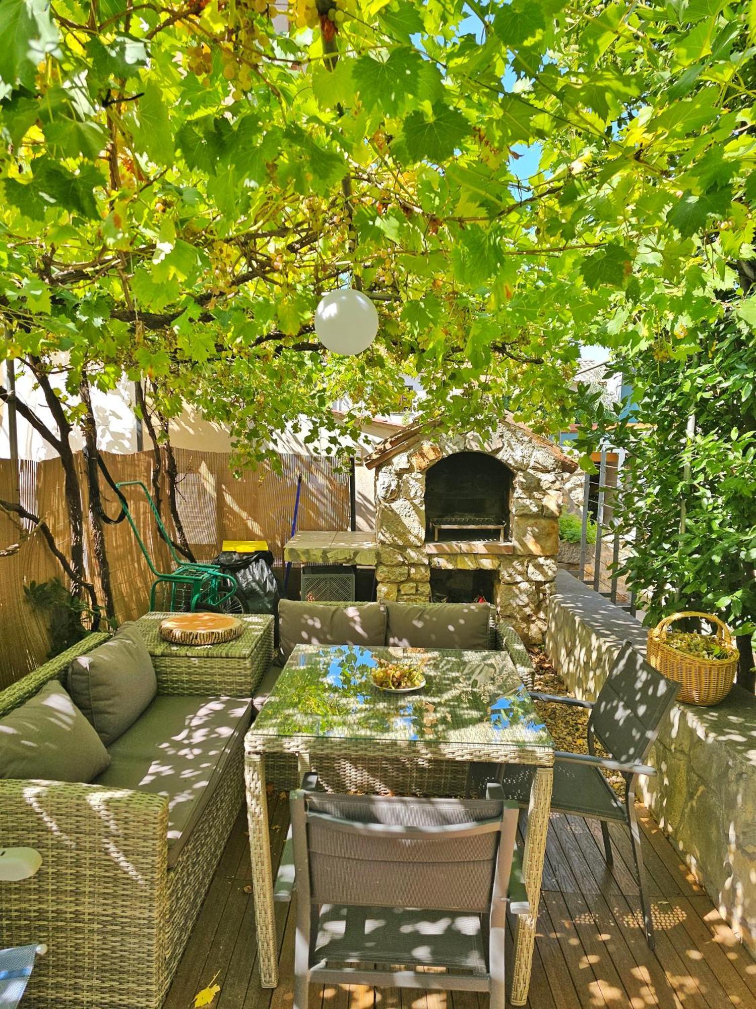 Holiday Place Veli Dvor - Vacation House With Private Garden In Old Town Punat Exterior photo